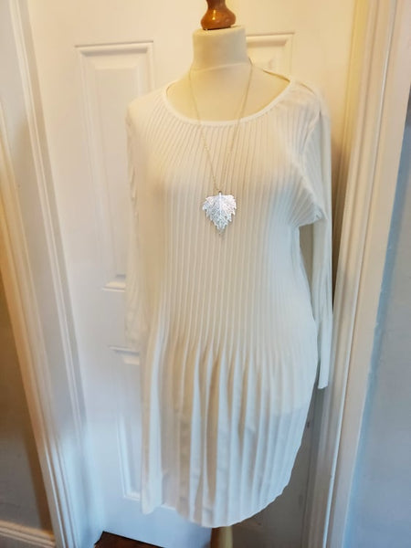 Aideen Italian pleated tunic/dress with necklace one size 16 to 22/24