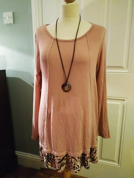 Avie half moom star necklace and leopard hem top. (One size 12/14)